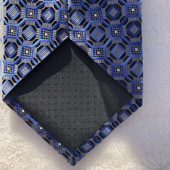 Blue & grey geometric design handmade silk tie by Pronto Uomo - Picture 3 of 5